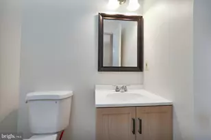 18055 Royal Bonnet Cir, Gaithersburg, MD 20886 - Photo 20