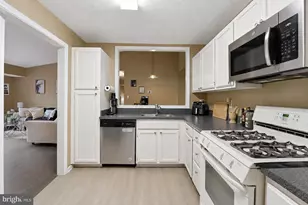 936 Windbrooke Dr, Gaithersburg, MD 20879 - Photo 6