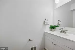 19327 Hottinger Cir, Germantown, MD 20874 - Photo 10