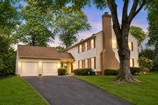 12417 Goldfinch Ct, Potomac, MD 20854 - Photo 2