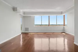 10101 Grosvenor Pl, North Bethesda, MD 20852 - Photo 4