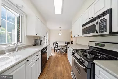 10313 Crown Point Court, Potomac, MD 20854 - Photo 12