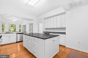 10401 Strathmore Park Ct, North Bethesda, MD 20852 - Photo 12