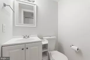 15711 Ambiance Dr, North Potomac, MD 20878 - Photo 10