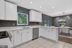 6013 Kingsford Ct, Bethesda, MD 20817 - Photo 16