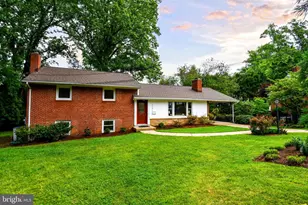 5701 Radnor Ct, Bethesda, MD 20817 - Photo 2