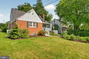 4 Cedar Ave, Gaithersburg, MD 20877 - Photo 2