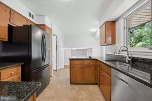 9202 Wilmett Ct, Bethesda, MD 20817 - Photo 12