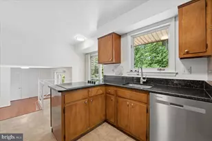 9202 Wilmett Ct, Bethesda, MD 20817 - Photo 14