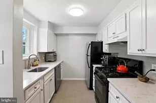 9882 Hollow Glen Pl, Silver Spring, MD 20910 - Photo 12