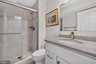 11306 Hollowstone Dr, Rockville, MD 20852 - Photo 32
