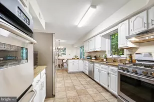 11701 Beekman Pl, Potomac, MD 20854 - Photo 20