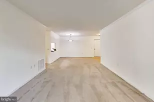 18310 Streamside Dr, Gaithersburg, MD 20879 - Photo 8