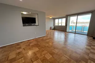10201 Grosvenor Pl, Rockville, MD 20852 - Photo 4
