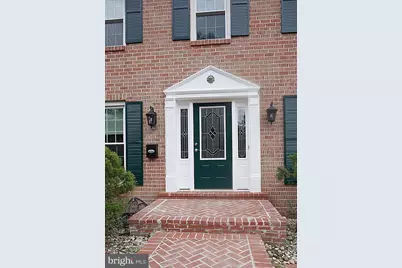 6770 Surreywood Lane, Bethesda, MD 20817 - Photo 2