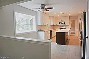 6770 Surreywood Ln, Bethesda, MD 20817 - Photo 8