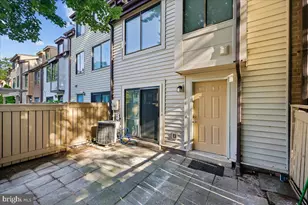 9846 Brookridge Ct, Montgomery Village, MD 20886 - Photo 4