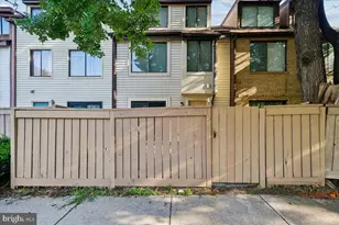9846 Brookridge Ct, Montgomery Village, MD 20886 - Photo 2