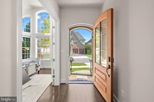 457 Salk Cir, Gaithersburg, MD 20878 - Photo 2