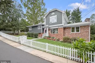 39 Wellesley Cir, Glen Echo, MD 20812 - Photo 2