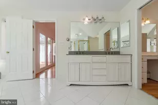 13200 Foxden Dr, Rockville, MD 20850 - Photo 20