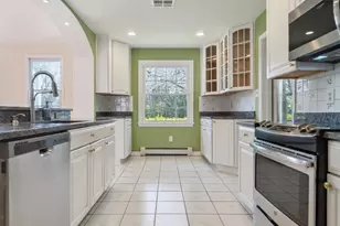 13200 Foxden Dr, Rockville, MD 20850 - Photo 36