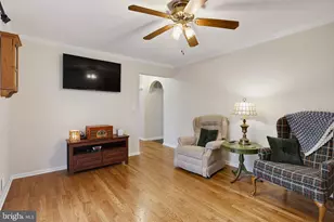 28720 Greenberry Dr, Gaithersburg, MD 20882 - Photo 12