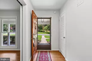 7038 Wolftree Ln, North Bethesda, MD 20852 - Photo 2