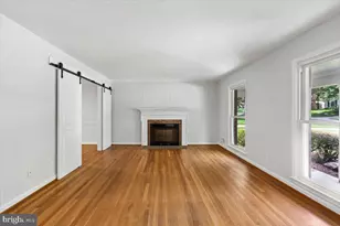 7038 Wolftree Ln, North Bethesda, MD 20852 - Photo 4