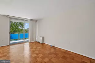 10401 Grosvenor Pl, Rockville, MD 20852 - Photo 6