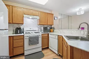 18801 Sparkling Water Dr, Gaithersburg, MD 20879 - Photo 12