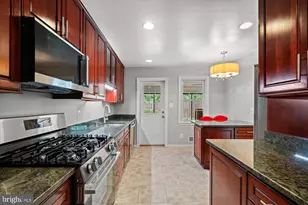 9805 Raleigh Tavern Ct, Bethesda, MD 20814 - Photo 2