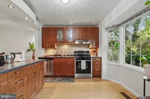 24 Goodport Ln, Gaithersburg, MD 20878 - Photo 2