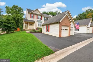 2 Winter Garden Ct, Olney, MD 20832 - Photo 2