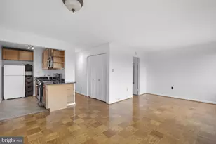 10201 Grosvenor Pl, Rockville, MD 20852 - Photo 6