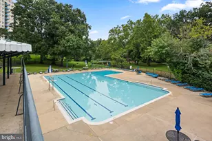 10201 Grosvenor Pl, Rockville, MD 20852 - Photo 22