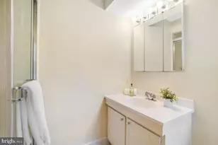 8006 Greentree Rd, Bethesda, MD 20817 - Photo 28