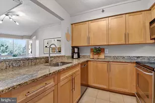 10101 Grosvenor Pl, Rockville, MD 20852 - Photo 4