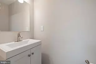 7939 Foxcrest Ct, Potomac, MD 20854 - Photo 12
