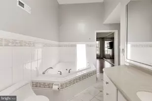 7724 Fontaine St, Potomac, MD 20854 - Photo 28