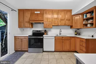 9215 Weathervane Pl, Gaithersburg, MD 20886 - Photo 4