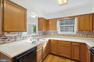 18221 Fox Chase Cir, Olney, MD 20832 - Photo 6