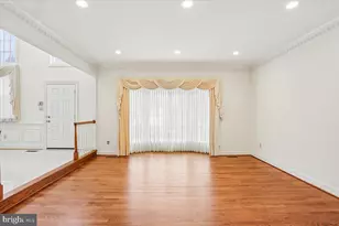 8912 Barrowgate Ct, Potomac, MD 20854 - Photo 4