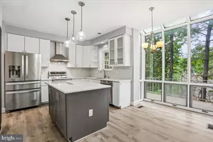 8912 Barrowgate Ct, Potomac, MD 20854 - Photo 6