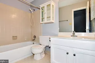 10121 Crestberry Pl, Bethesda, MD 20817 - Photo 30