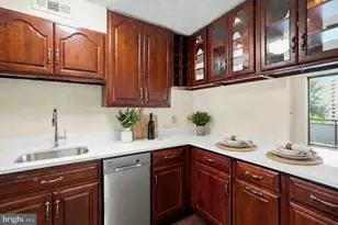 5225 Pooks Hill Rd, Bethesda, MD 20814 - Photo 8