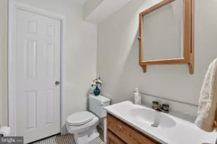 29 Ritchfield Ct, Rockville, MD 20850 - Photo 6