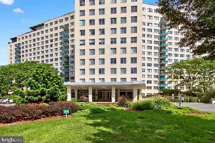 10401 Grosvenor Pl, Rockville, MD 20852 - Photo 14
