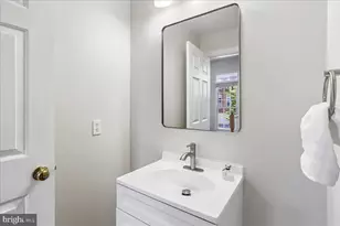 10407 Dalebrooke Ln, Potomac, MD 20854 - Photo 18
