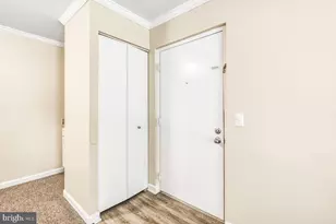 18328 Streamside Dr, Gaithersburg, MD 20879 - Photo 4